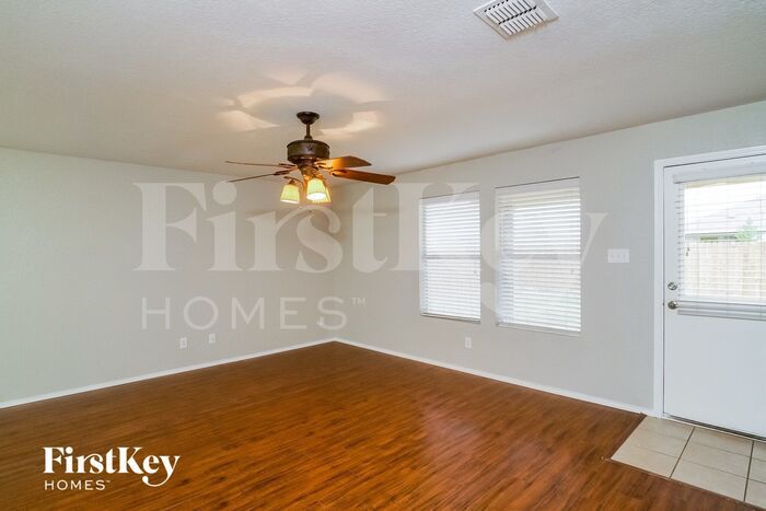 Building Photo - 112 Rustic Acres