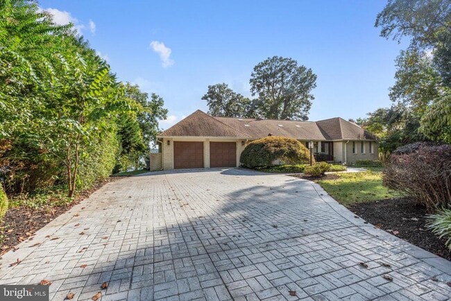 Building Photo - 5837 River Dr