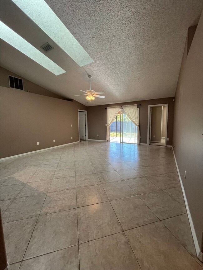 Building Photo - Beautiful Fenced in Yard on a cul-de-sac!!!