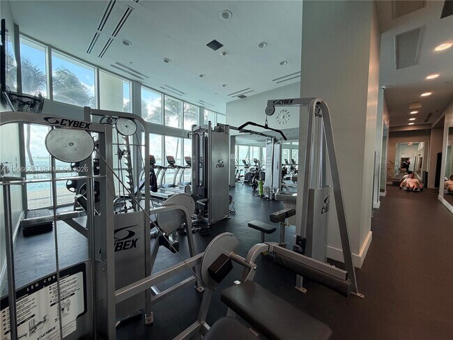 Building Photo - 665 NE 25th St