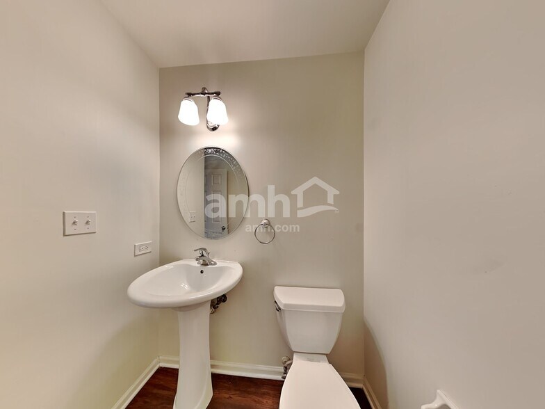 Building Photo - 1982 Conway Ln