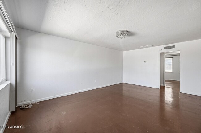 Building Photo - 4326 N 13th Pl