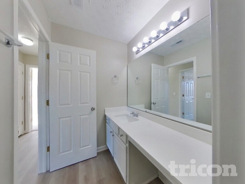 Building Photo - 1118 The by Way