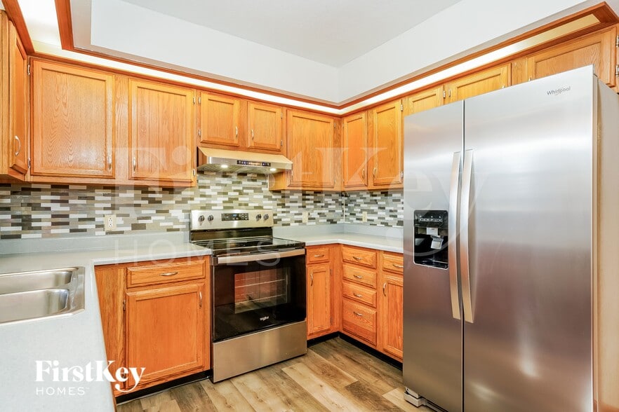 Building Photo - 873 E Cragmont Dr