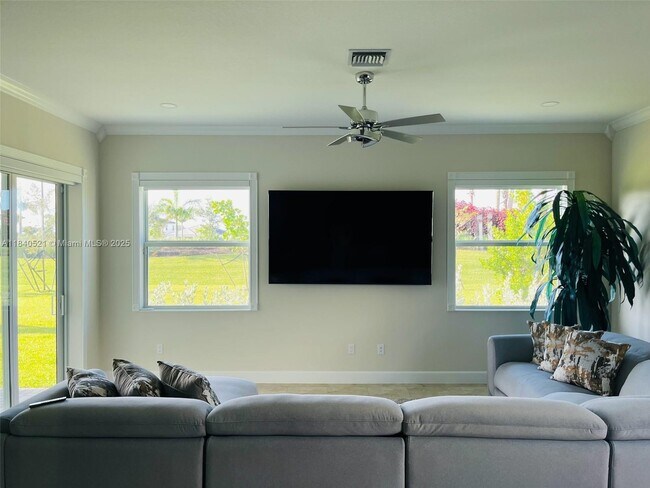 Building Photo - 14814 Wildwood Cir