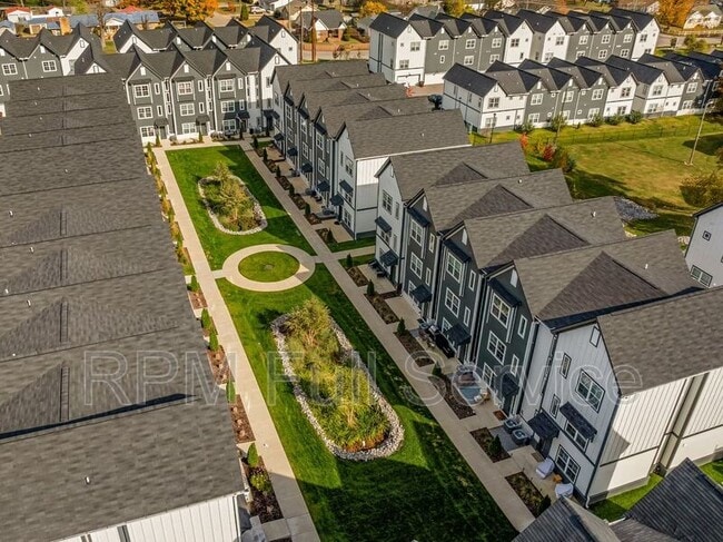 Building Photo - 706 N Dupont Ave