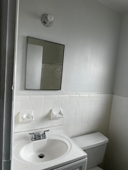 Building Photo - 1120 N Sapodilla Ave