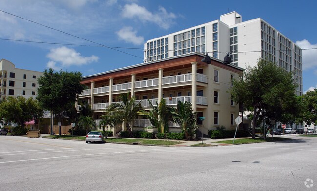 Building photo - 305 5th St S