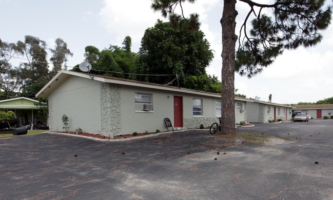 Primary Photo - Lowry Apartments