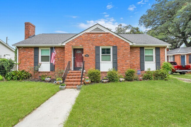 Building Photo - Charming 3-Bedroom Home in Savannah’s Parkside Neighborhood