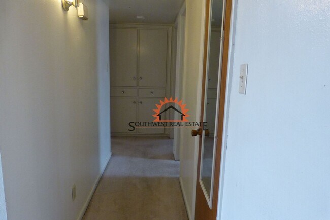 Building Photo - 2 Bedroom 1 Bath Apartment