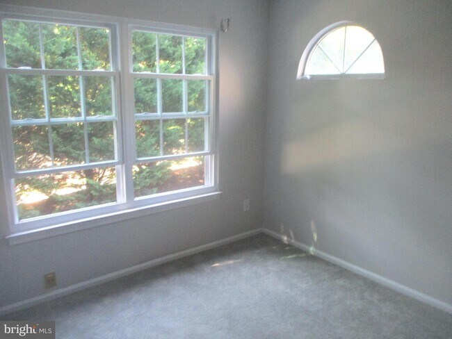 Building Photo - 204 Beacon Hill Dr