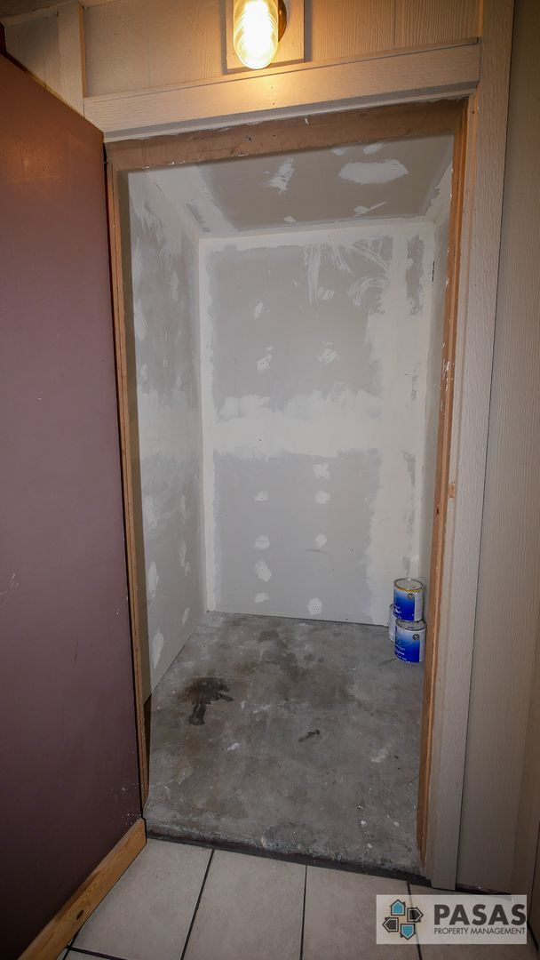 Building Photo - 1st Floor Remodeled Condo