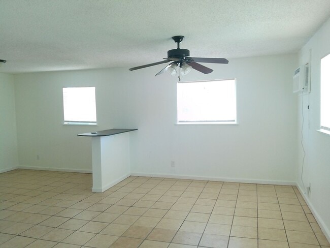 Building Photo - 2701 Nemec Unit 3 - 2/Bed 1/Bath - $1150/month