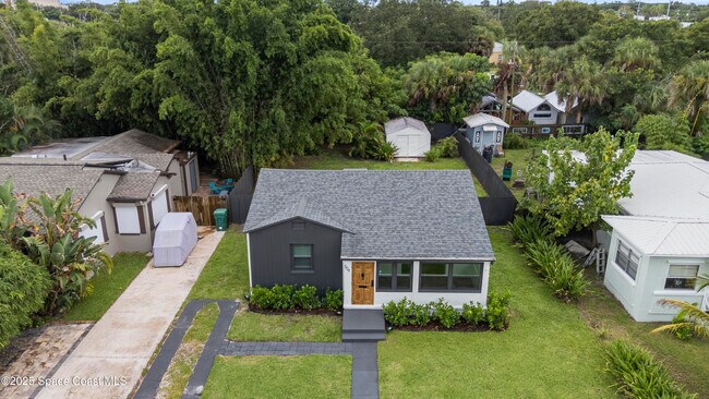 Primary Photo - 509 E Fee Ave