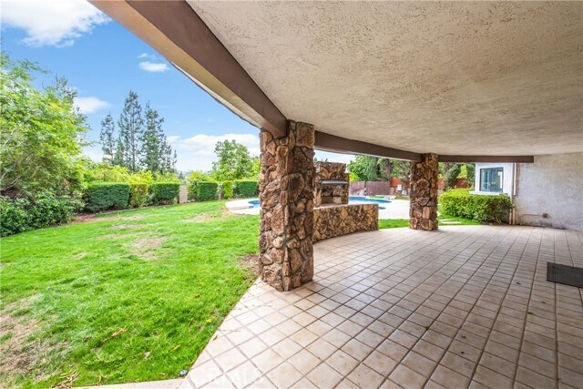 Building Photo - 668 E Sunset Dr N