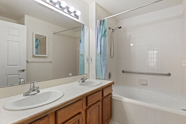 Building Photo - First-Floor Condo in Stratmoor Hills