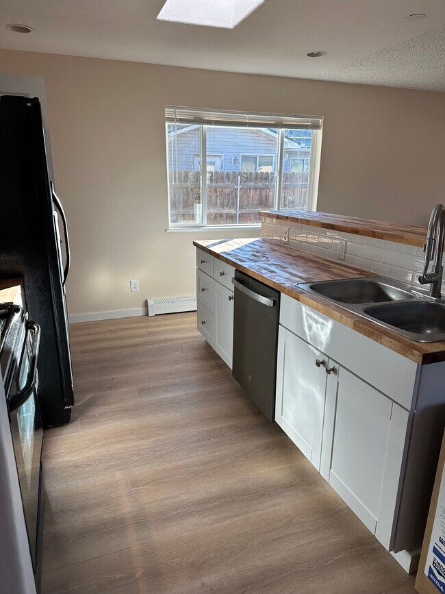 Building Photo - 478 Bing Ln