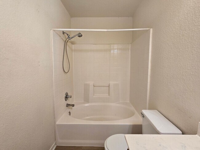 Building Photo - AVAILABLE NOW!