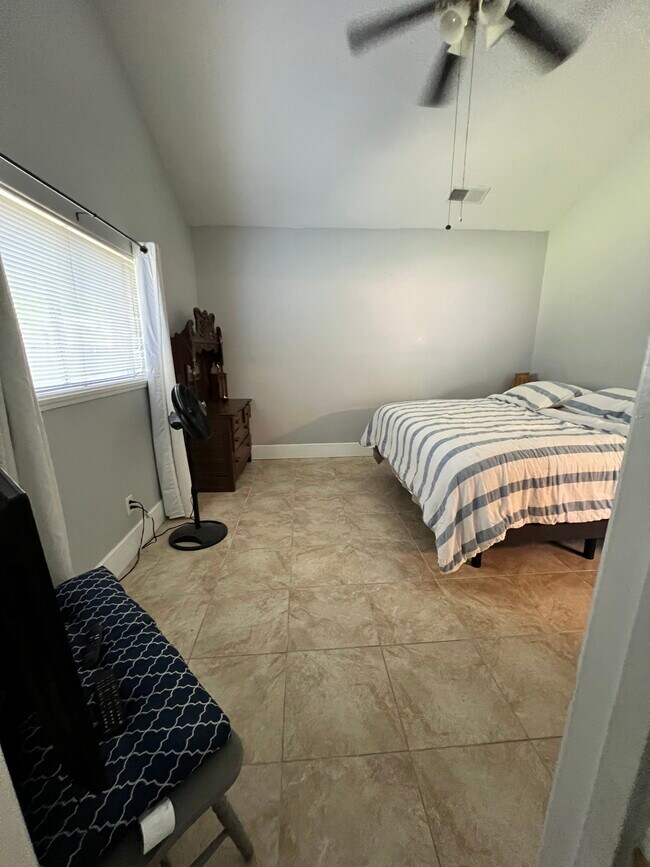 Master bedroom - 2025 Hempstead Dr