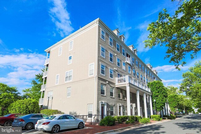 Building Photo - 1405 Roundhouse Ln