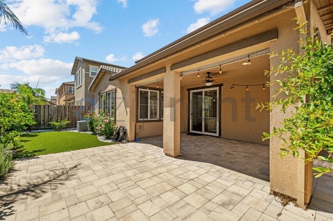 Building Photo - 136 Willowrun Wy