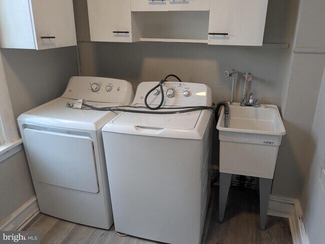 Building Photo - 1261 CHASE