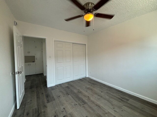 Building Photo - 851 W 95th St