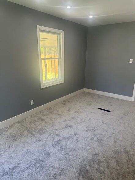 Building Photo - 7843 Emery Cir