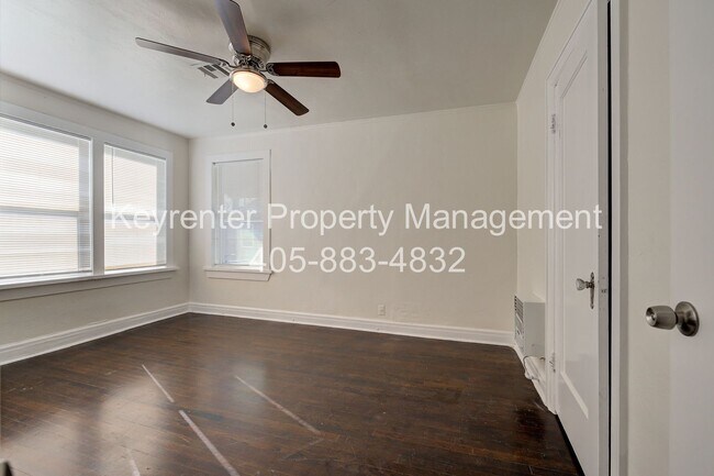 Building Photo - N Gatewood Ave Duplex