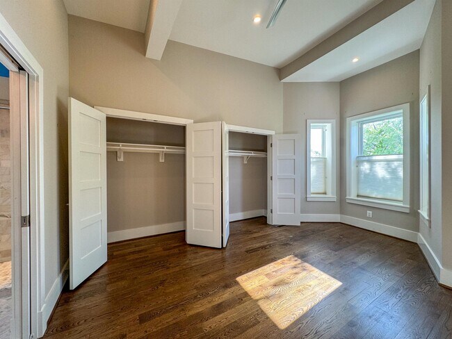 Building Photo - 2825 11th St NW