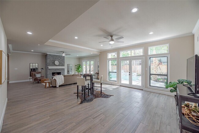 Building Photo - 3123 Baywood Park Dr