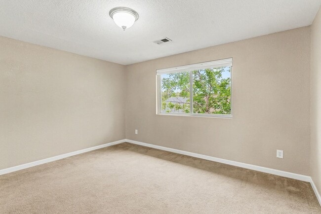 Building Photo - 2 Bedroom Townhome is Wheat Ridge!