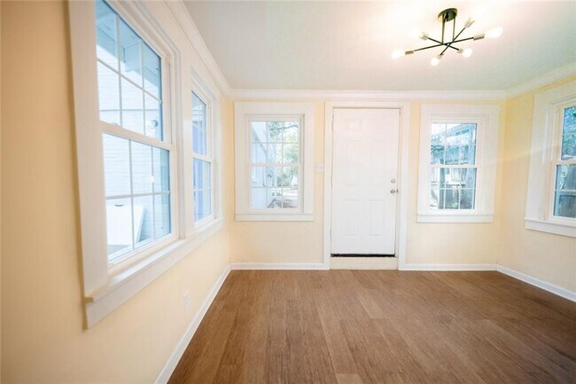 Building Photo - 114 N Julia St