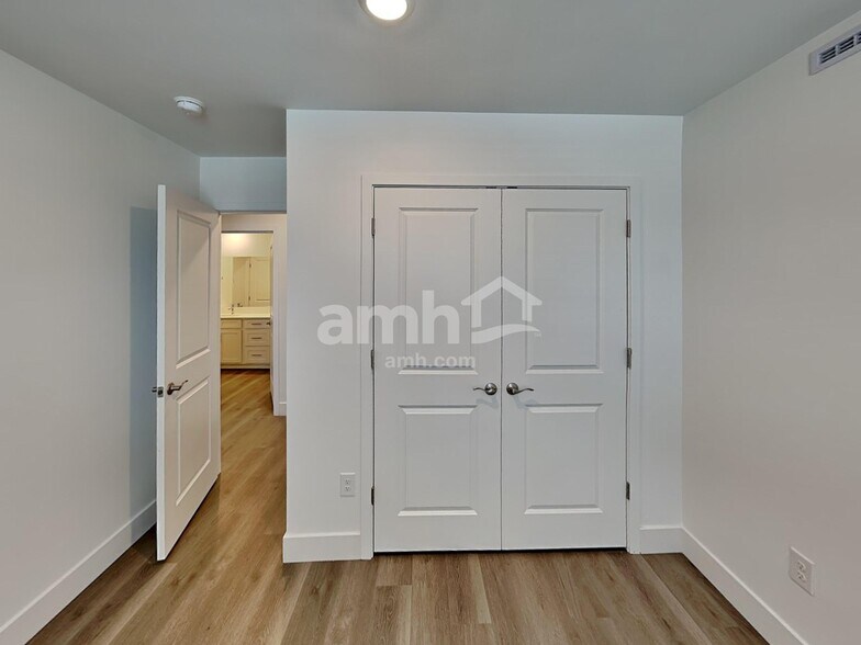 Building Photo - 9596 Harkes Dr