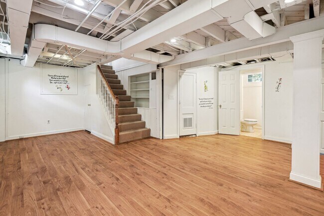 Building Photo - Spacious 4BR Cape Cod in Prime Bethesda Location - AVAILABLE NOW!