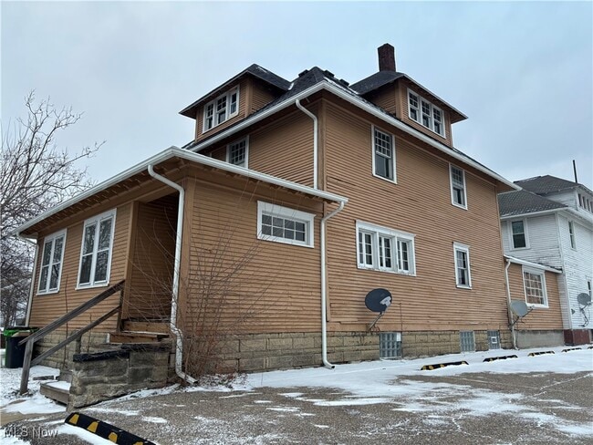 Building Photo - 408 S Arch Ave