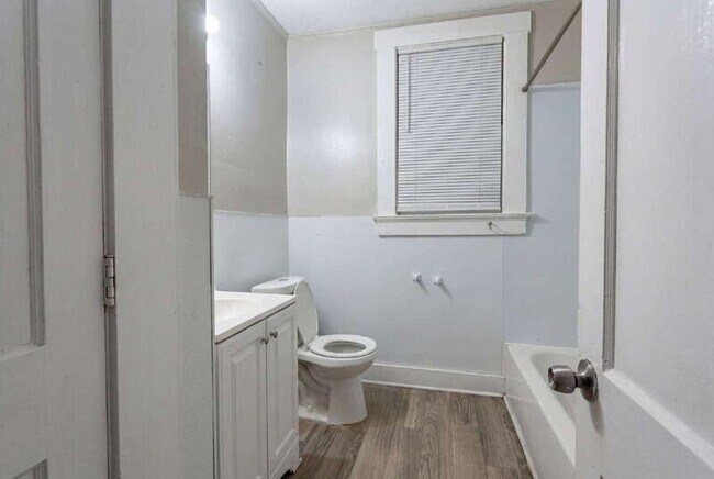 Building Photo - 1111 Henry Ave