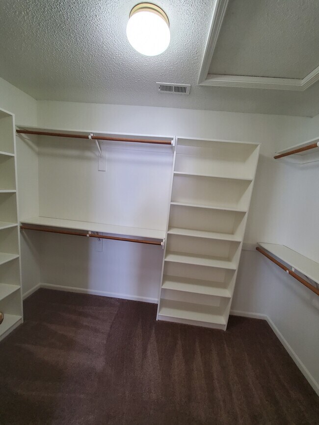 Building Photo - 14612 S Hallet St