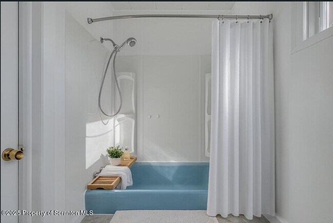 Building Photo - 53 Sobieski St