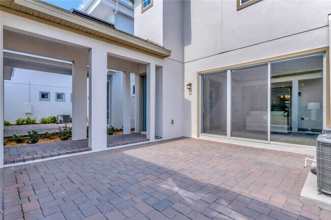Building Photo - 13640 McMillan Dr
