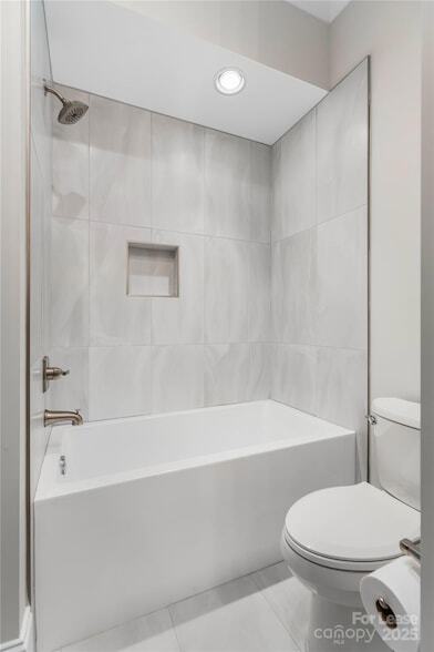 Building Photo - 805 Naples Dr