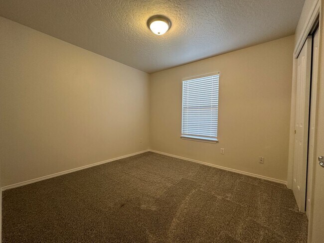 Building Photo - 3bed, 2bath 1,160sq.ft. 2car garage home in Central Caldwell location