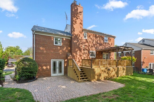 Building Photo - 3 Bed 2.5 Bath - Bethesda Split Level Single Family - Move In Ready