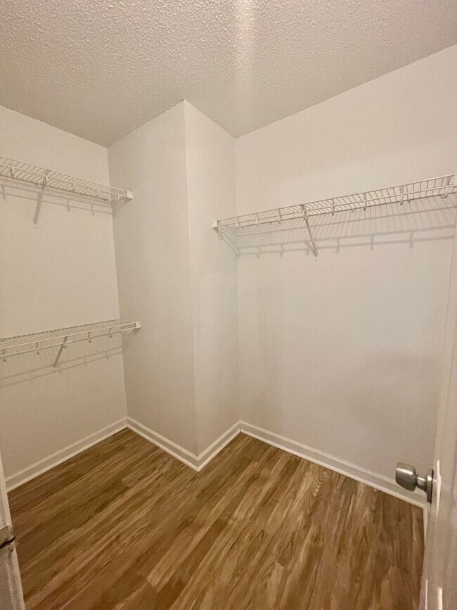 Building Photo - Spacious 4-Bedroom, 2-Bath Home with Fenced Backyard & Lawn Care Included