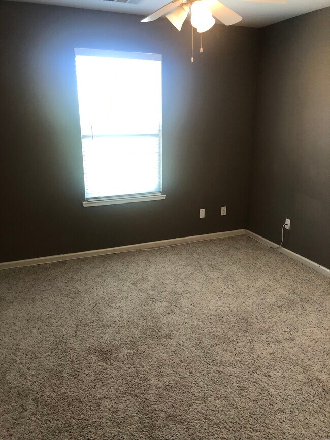 Building Photo - 10640 Siskiyou Ln