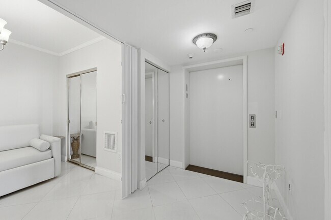 Building Photo - 9595 Collins Ave