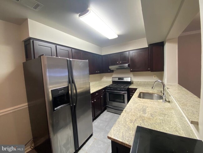 Building Photo - 12625 Kempston Ln