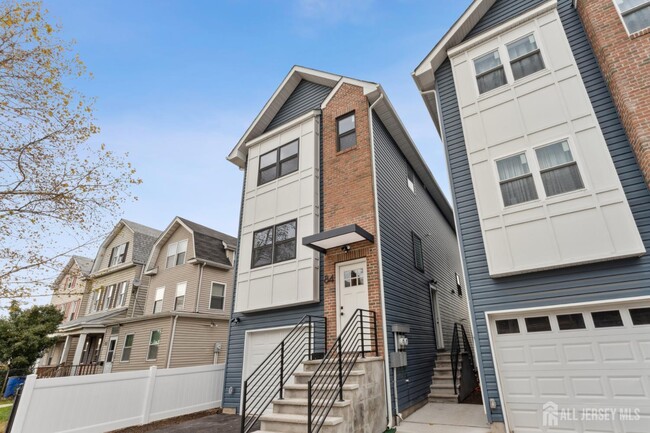 Building Photo - 84 Hollywood Ave