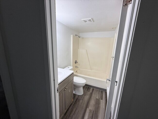 Building Photo - 5016 1st Ave NW